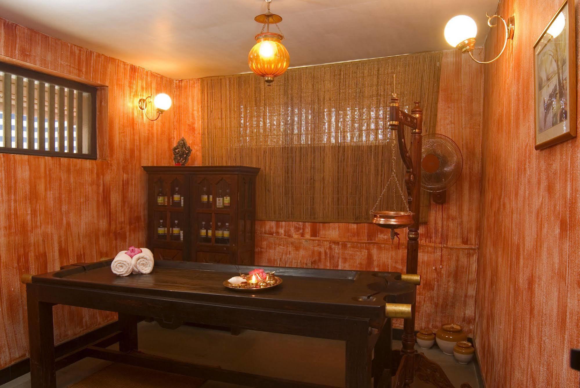 ホテル Raheem Residency アーラップーザ県 エクステリア 写真